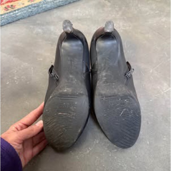 Clarks Elegant Black Ankle Boots - Picture 2 of 2